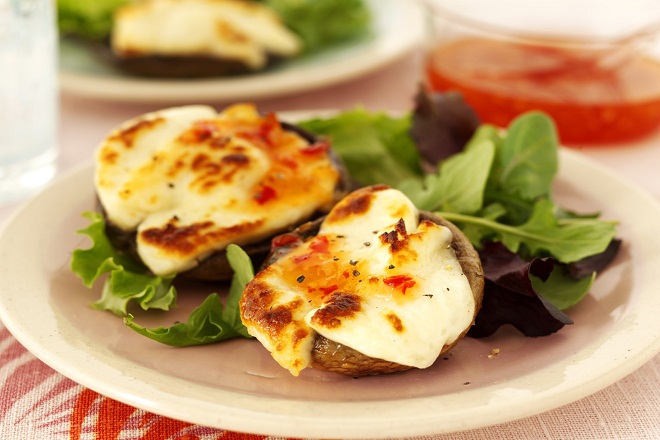 Sweet Chilli Mushrooms with Halloumi Cheese
